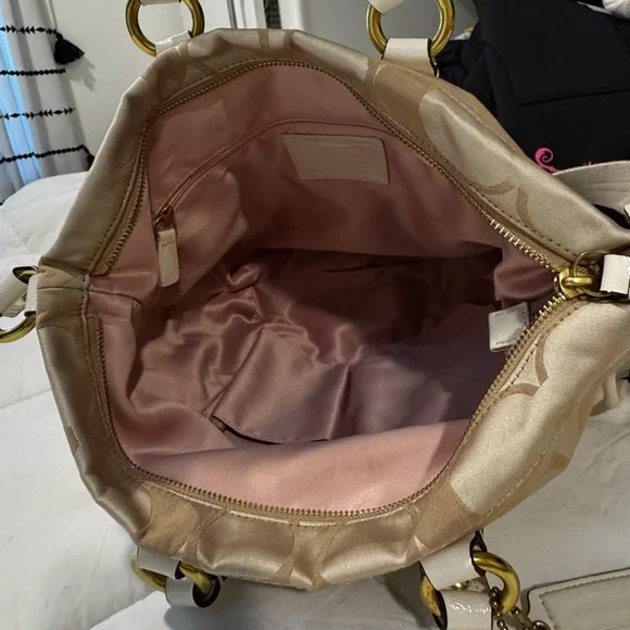 Coach Bucket Style Signature logo with Heart Accents - Picture 7 of 15